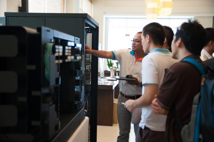 TE Connectivity Roadshow 2013